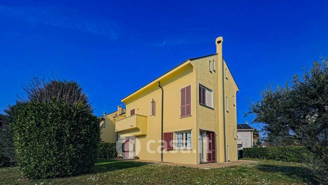 Villetta a schiera in residenziale in Via Lombardia