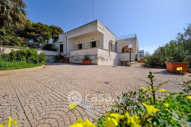 Villa in residenziale in Via Senigallia