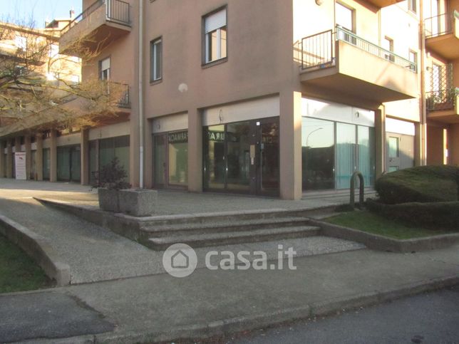 Negozio/locale commerciale in commerciale in Via Unione 28 d