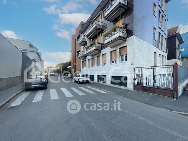 Garage/posto auto in residenziale in Via Giuseppe Candiani 64