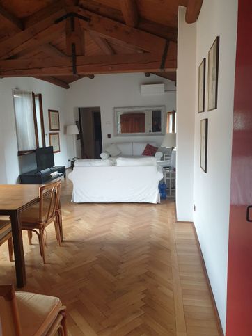 Appartamento in residenziale in Stradone S. Fermo 20