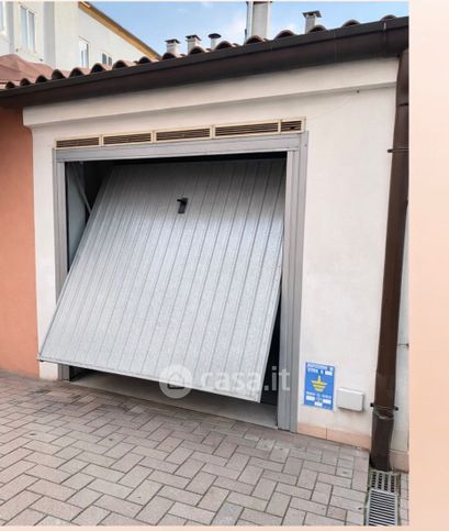 Box/posto auto in residenziale in Via Fiume