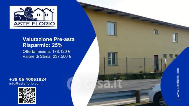 Capannone in commerciale in Via Pierino Negrotto Cambiaso