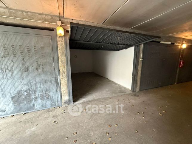 Box/posto auto in residenziale in Via Maffei 38