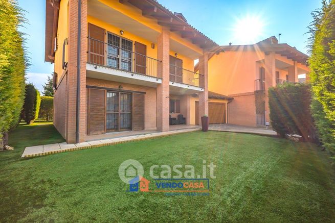Villa in residenziale in Via Don Antonio Zappino 66