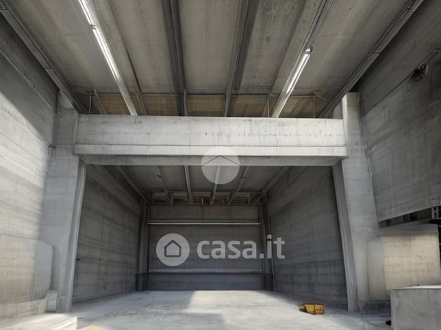 Capannone in commerciale in Via Nazionale