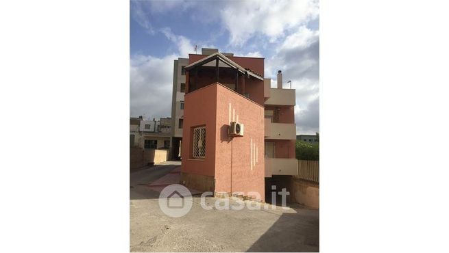 Casa indipendente in residenziale in Via Dante Alighieri