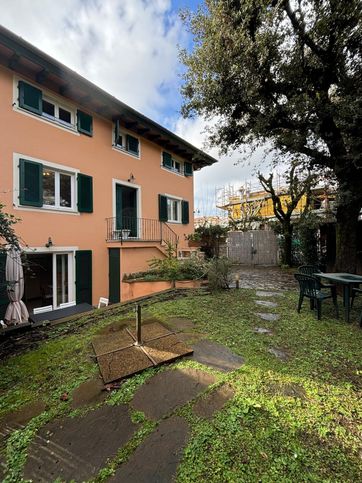 Casa bi/trifamiliare in residenziale in Via C. B. Cavour 4