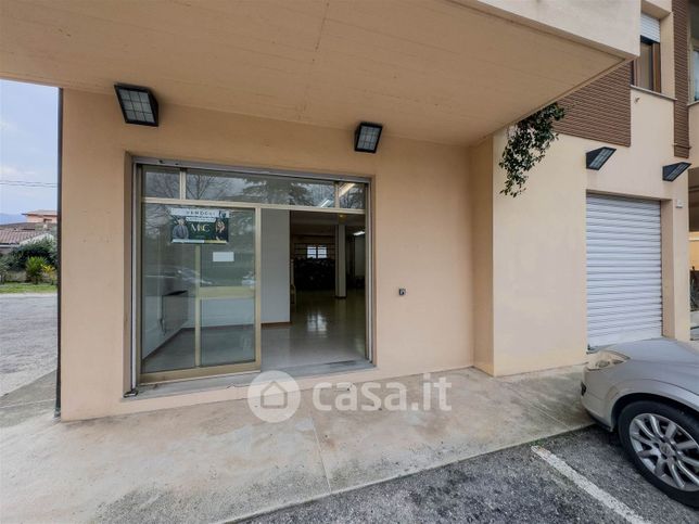 Attivitã /licenza (con o senza mura) in commerciale in Via Tommaso Albinoni 12