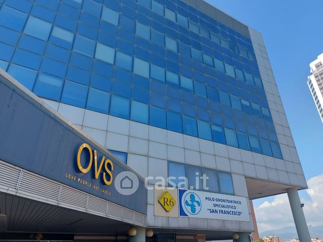 Ufficio in commerciale in Viale Pier Luigi Nervi