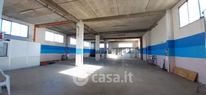 Capannone in commerciale in Via Vicinale