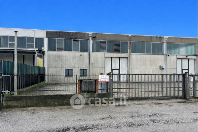 Capannone in commerciale in Via Walter Fleming 6