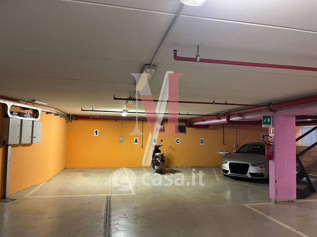 Garage/posto auto in residenziale in Viale Antonio Aldini