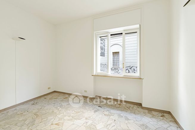 Ufficio in commerciale in Gian Giacomo Mora 13