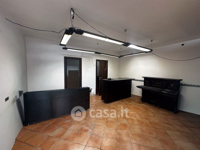 Negozio/locale commerciale in commerciale in Via di San Maria Maggiore