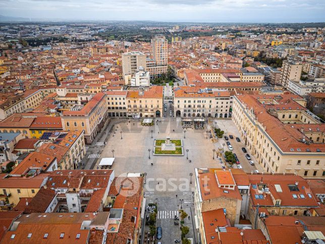 Ufficio in commerciale in Piazza d'Italia 23