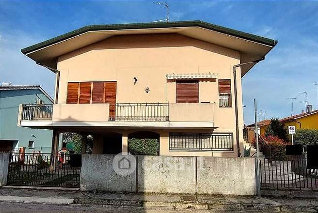 Casa indipendente in residenziale in Via Monte Grappa