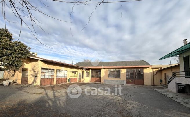 Capannone in commerciale in Via Guglielmo Reiss Romoli 58