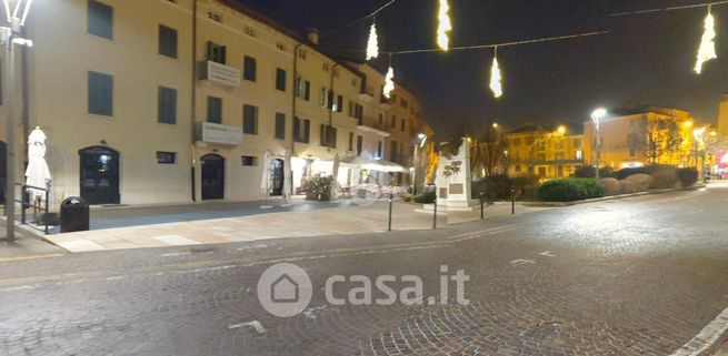 Box/posto auto in residenziale in Piazza Corrubbio 1