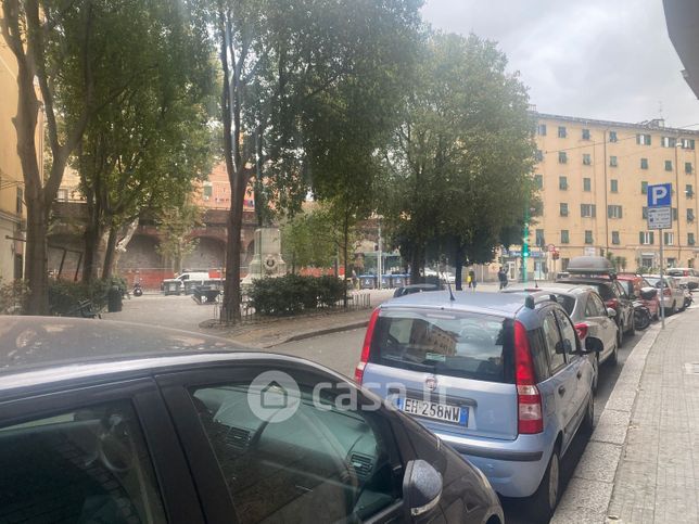 Negozio/locale commerciale in commerciale in Via Sampierdarena