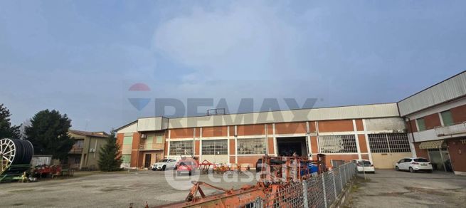 Capannone in commerciale in Via Eridania 53