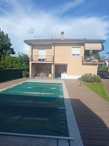 Villa in residenziale in Via Milano