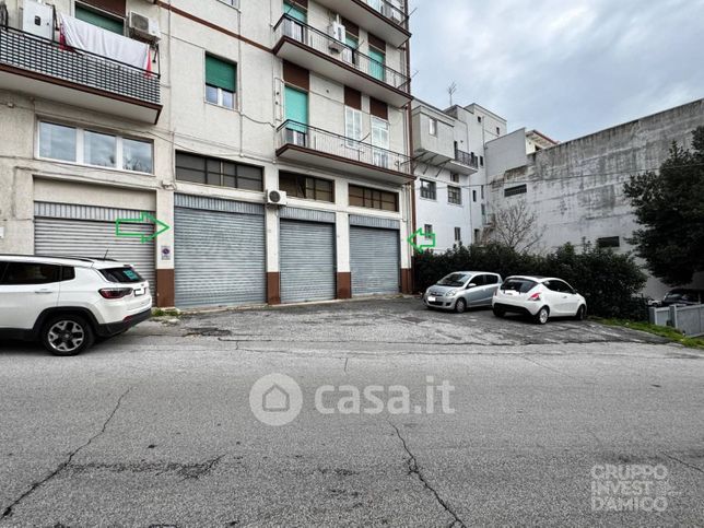 Capannone in commerciale in Via Serra