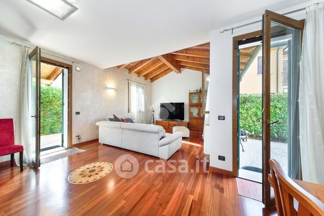 Villetta a schiera in residenziale in Via Carrezzioi 1