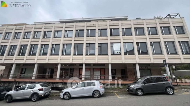 Ufficio in commerciale in