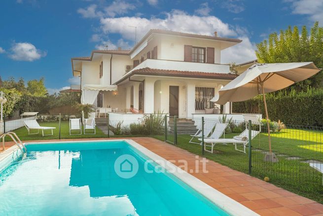 Casa bi/trifamiliare in residenziale in Via Piave 136