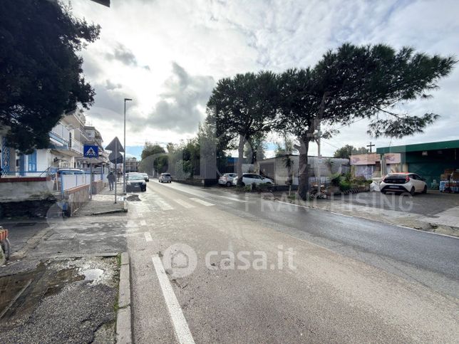 Attivitã /licenza (con o senza mura) in commerciale in Via Fusaro