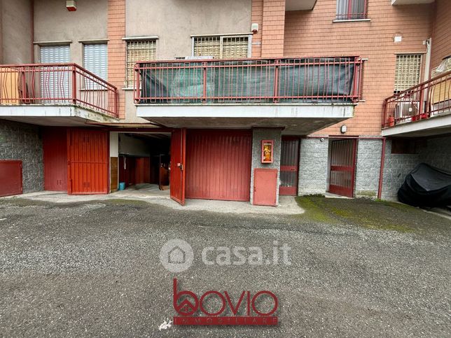 Box/posto auto in residenziale in Via Novara 1