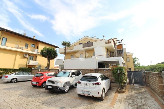Appartamento in residenziale in Lungomare Trieste 88