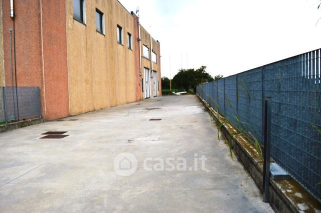 Capannone in commerciale in Via delle Campagne 2