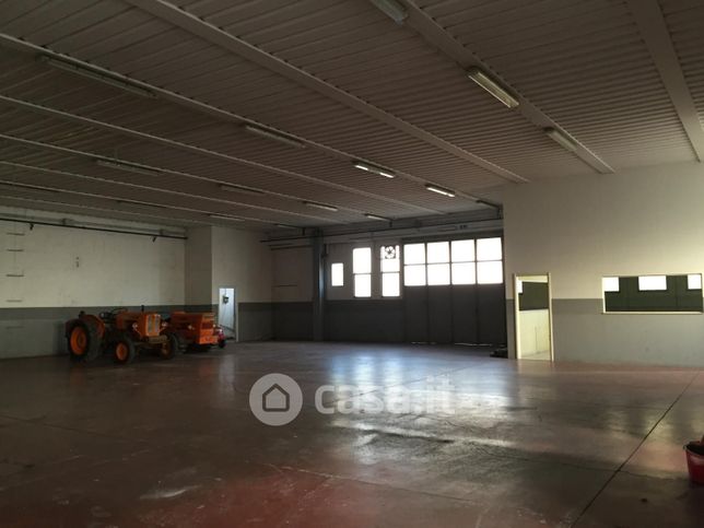 Capannone in commerciale in Via Smeraldo