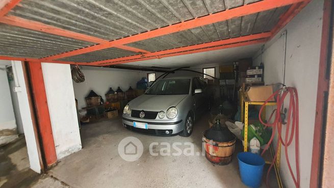 Garage/posto auto in residenziale in Viale Vittor Pisani