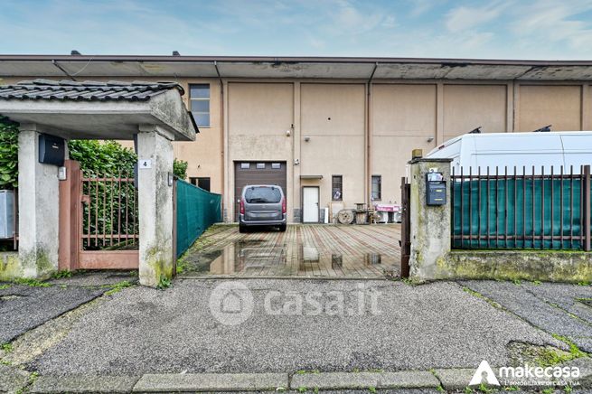 Capannone in commerciale in Via Walter Tobagi 4