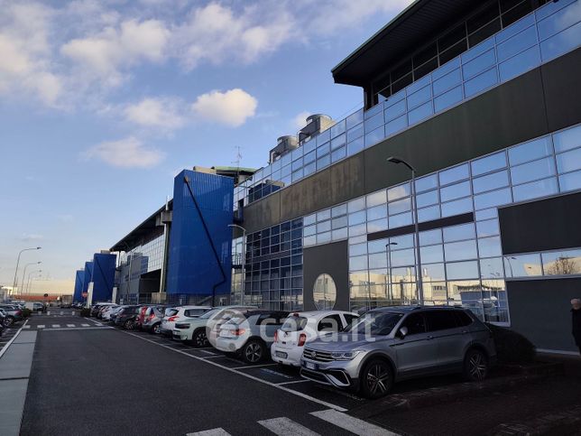 Ufficio in commerciale in Via Lavoratori Autobianchi 1