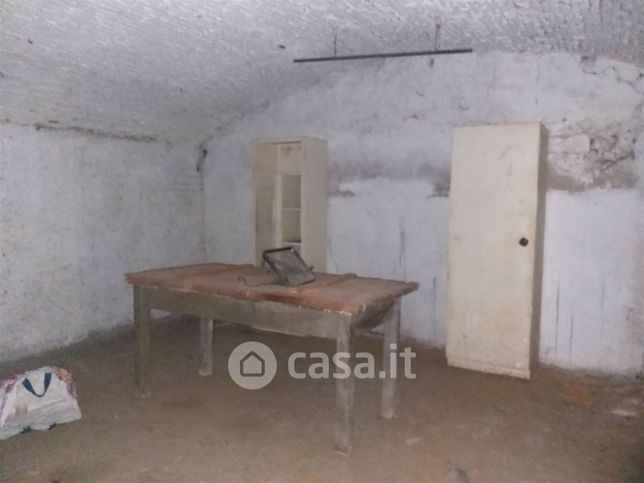 Capannone in commerciale in