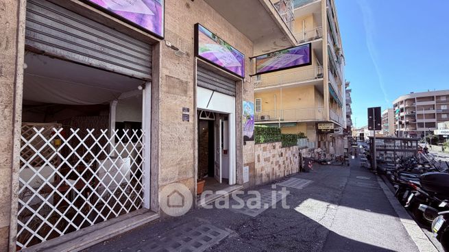 Negozio/locale commerciale in commerciale in Via Timavo