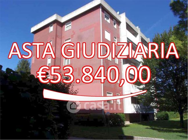 Appartamento in residenziale in Via F. Petrarca 81