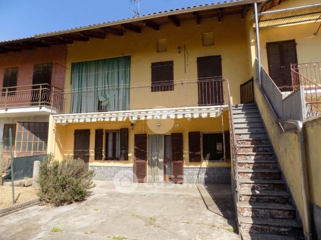 Casa bi/trifamiliare in residenziale in 