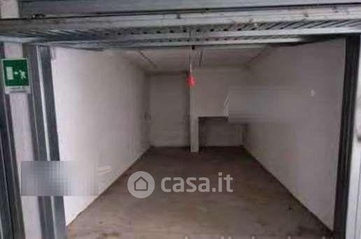 Box/posto auto in residenziale in Via Pietro Tacchini