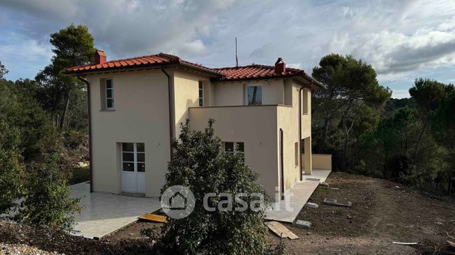 Casa indipendente in residenziale in Via delle Ortensie 1