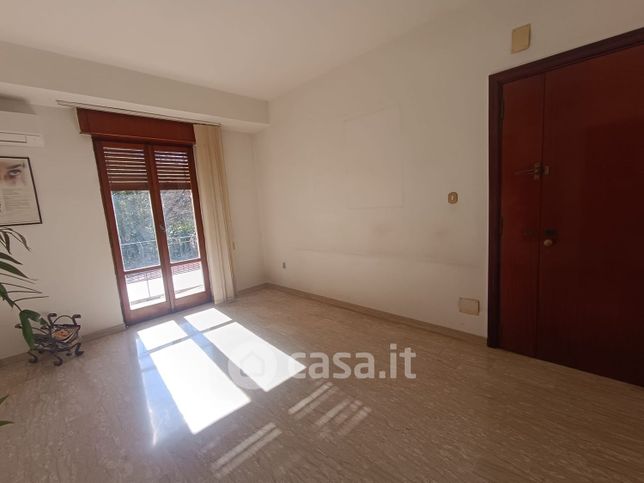 Ufficio in commerciale in 
