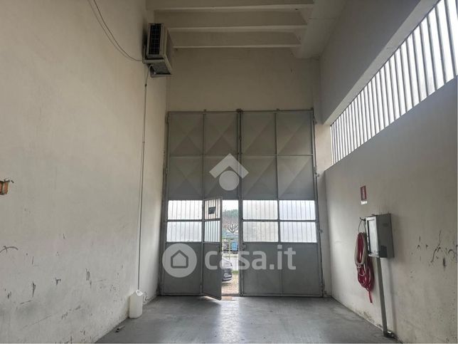 Capannone in commerciale in Via del Poggio 182