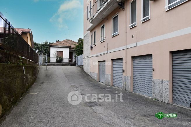 Box/posto auto in residenziale in Via Monte Bianco