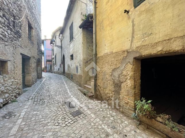 Garage/posto auto in residenziale in Via Orazio Massari 44