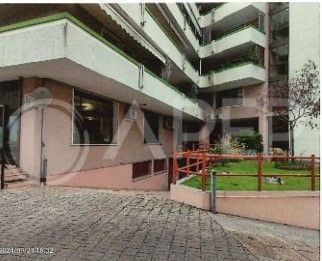Negozio/locale commerciale in commerciale in Via Carducci