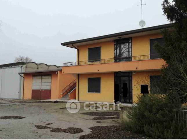 Casa indipendente in residenziale in Via Beccara 32